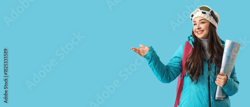 Female tourist in winter cl...