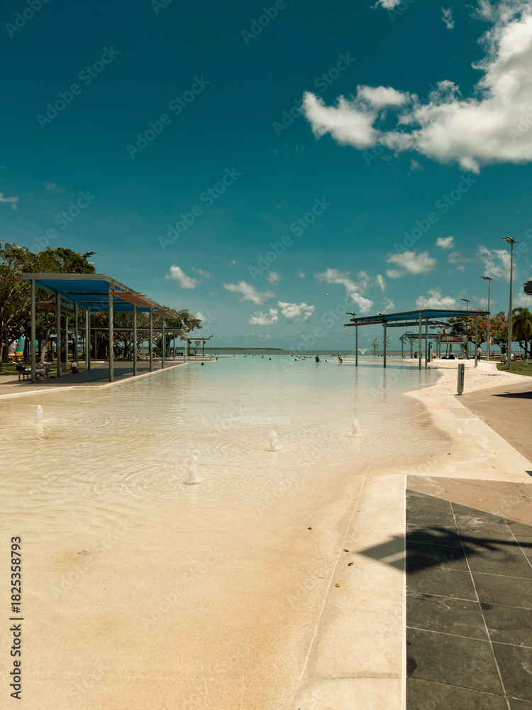 Obraz premium Vibrant tropical city, Cairns, Queensland, Australia