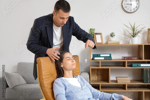 Male psychologist with pend...