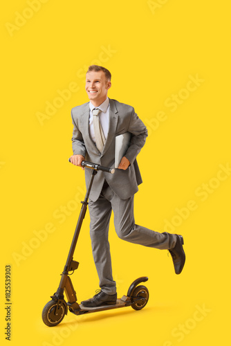 Young businessman with lapt...