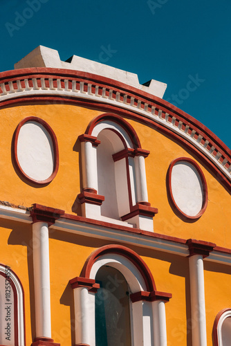 Fotografie iglesia y ciudad de huayatará en huancavelica