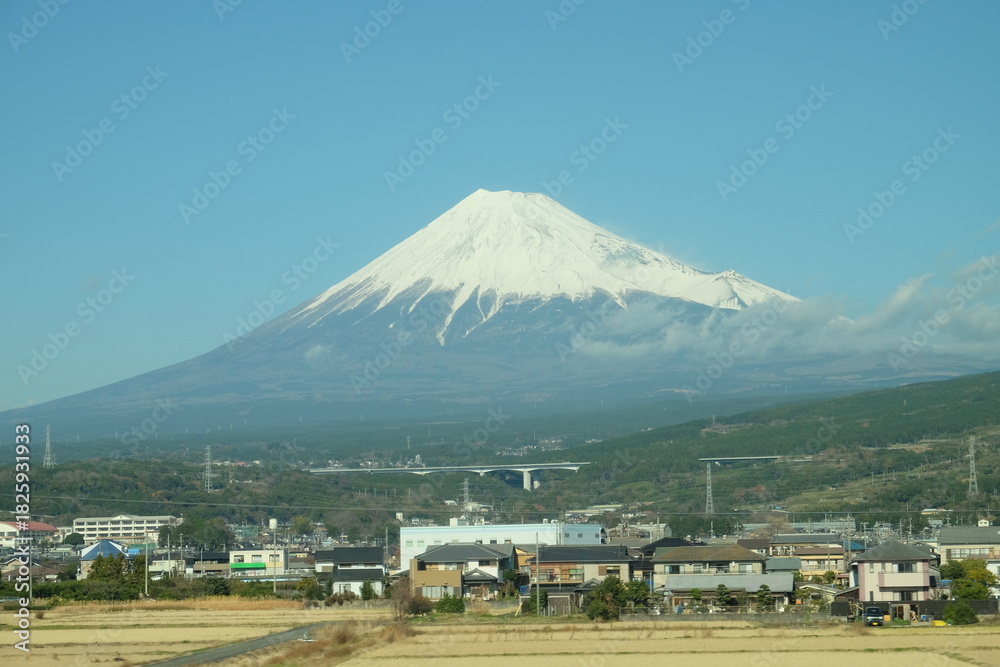 Obraz premium View of Mount Fuji and Shizuoka City from Shinkansen (Bullet Train) Window in Japan