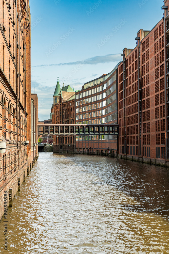Obraz premium Vertical view of the Speicherstadt canal and brick architecture