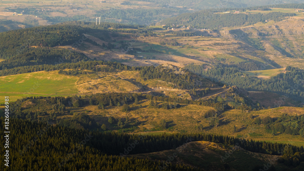Fototapeta premium Plateaux de la Haute-Loire, observés depuis le Mont Mézenc