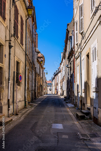 Fototapeta Naklejka Na Ścianę i Meble -  Dans les rues de Moulins sur Allier en France