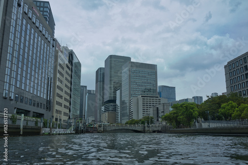 川から眺める水の都