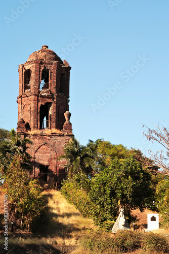 Billede på lærred View onto the Bantay Watch Tower, bell, church tower, belfry, close to Vigan, Lu