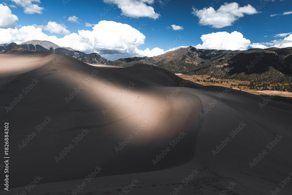 Fototapeta premium Shadows over great sand dunes national park