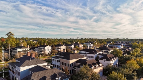 Foto Aerial view of large mansion houses with swimming pool,  in affluent neighborhoo
