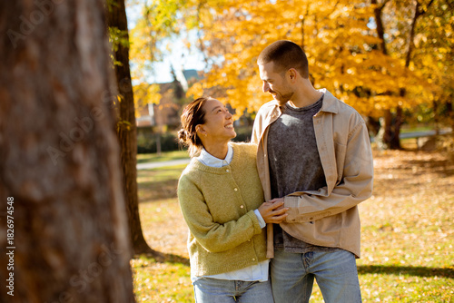 Couple enjoys a sunny autum...