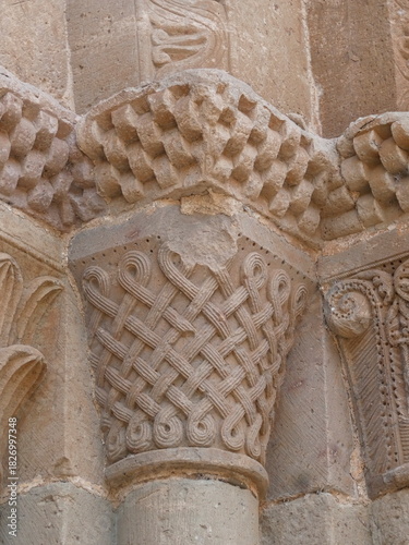 Monasterio de Veruela, CAPITELES