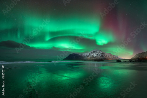 Northern Lights and beach i...