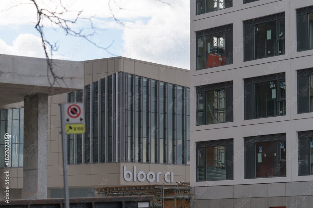 Fototapeta premium exterior detail view of Bloor Collegiate Institute located at 90 Croatia St, Toronto