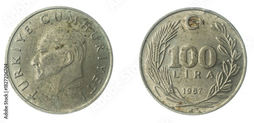 Fototapeta Naklejka Na Ścianę i Meble -  Turkey 100 lira coin on a white isolated background
