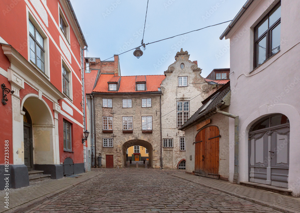 Fototapeta premium Historic Swedish Gate on cobblestone street in Old Town Riga, Latvia