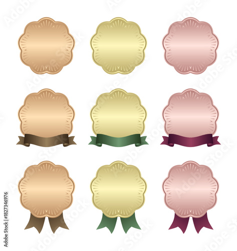 ブロンズとイエローゴールドとピンクゴールドの3色展開、花型のエッジが特徴的なメタリックバッジとリボンのセット、高級感のあるランキングや賞のラベルデザイン