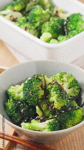 ブロッコリーと塩昆布のナムル