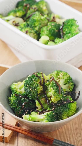 ブロッコリーと塩昆布のナムル