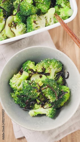 ブロッコリーと塩昆布のナムル