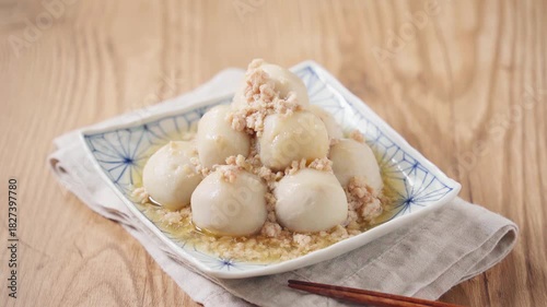 里芋の鶏そぼろ餡掛け