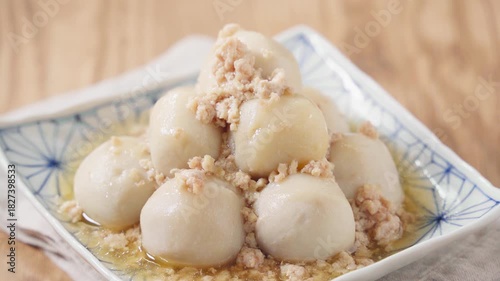 里芋の鶏そぼろ餡掛け