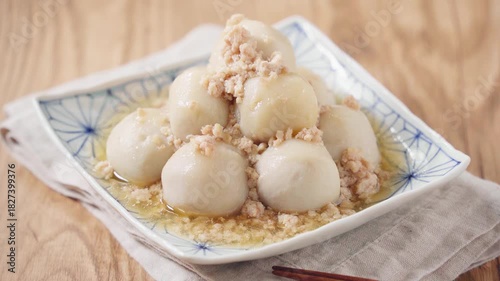 里芋の鶏そぼろ餡掛け