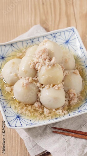 里芋の鶏そぼろ餡掛け