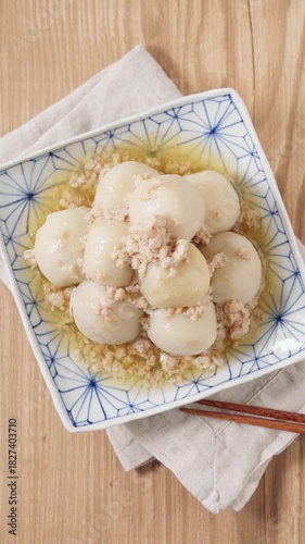 里芋の鶏そぼろ餡掛け