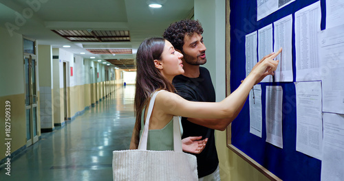 Foto Indian young adult gen z busy pupil girl boy look board do check study report exam results date college area