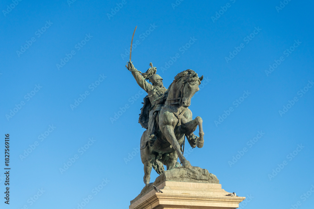 Fototapeta premium Equestrian statue of Victor Emmanuel II in Venice against blue sky