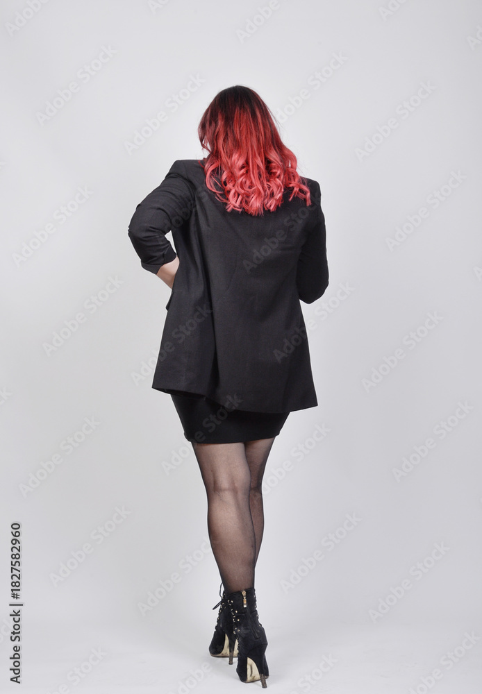 Fototapeta premium frau, gestalten, schönheit, leitbild, rote, haare, strumphose, business, lady, anzug, jacke, jacket, leute, person, stil, atelier, black, haar, bekleidung, mantel, gesicht, rock, posing, kleidung, boo
