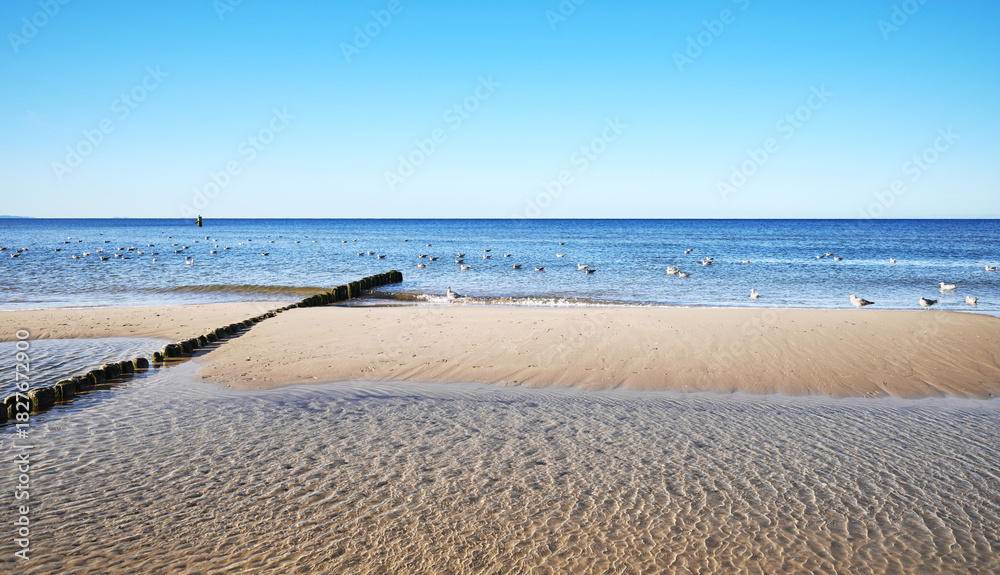 Obraz premium Photo of the beach in Miedzyzdroje, Poland.