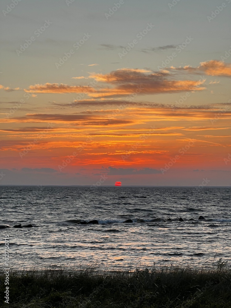 Fototapeta premium sunset over the sea 