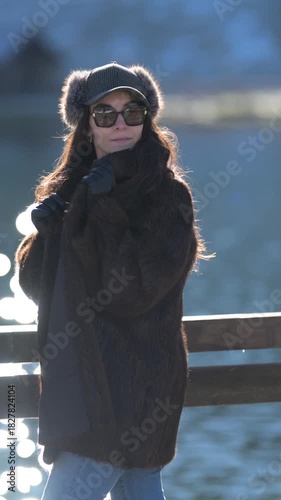 Modella posa al freddo 