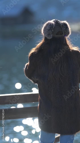 Modella posa al freddo 