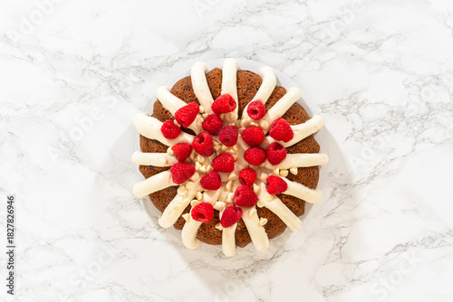 Bild auf Leinwand Creamy Bliss - White Chocolate Raspberry Bundt Cake with Frosting