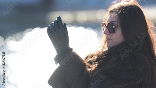 Modella posa al freddo 