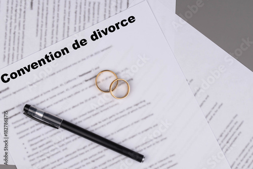 Convention de divorce in French or Marital Settlement Separation Divorce Agreement paper document ready for signature, symbolizing divorce, prenuptial contract, prenup, breakup for France.