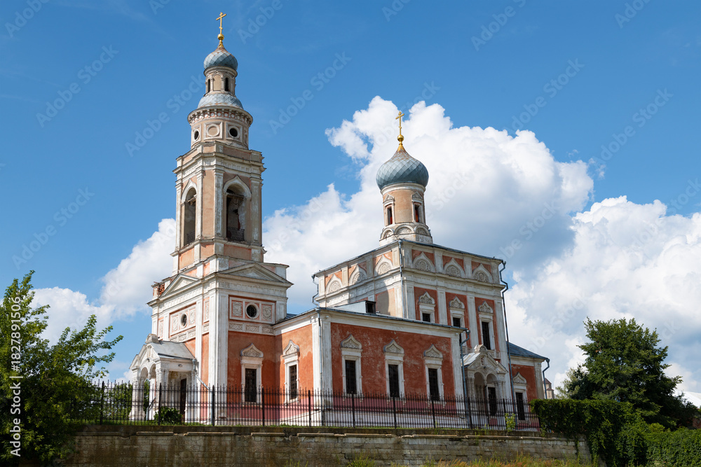 Obraz premium The ancient Church of the Assumption of the Blessed Virgin Mary (1846-1854) on a July day. Serpukhov, Moscow region. Russia