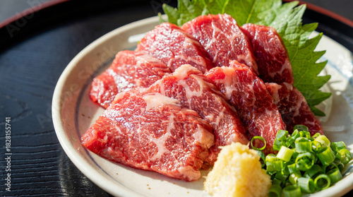 Fototapeta Naklejka Na Ścianę i Meble -  艶やかに輝く新鮮馬刺し：日本の伝統と美食を味わう贅沢な一皿