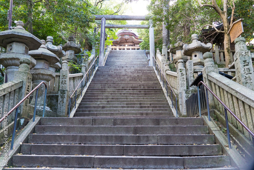 日本の香川にある、長い階段が有名な、金刀比羅宮の参道の風景