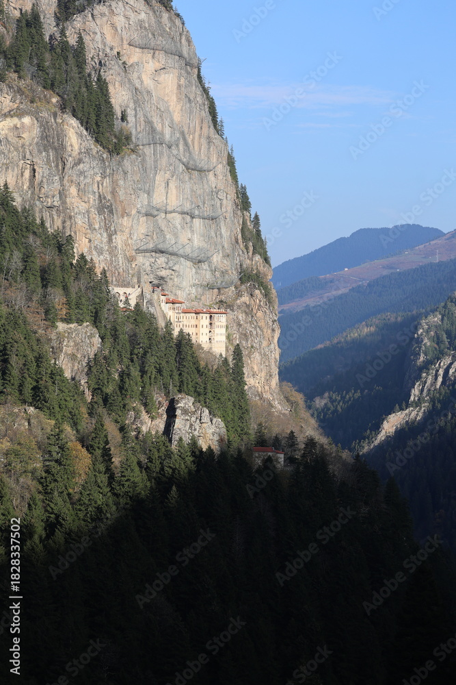Obraz premium Monastery forest cliff. sumela monastery. High quality photo
