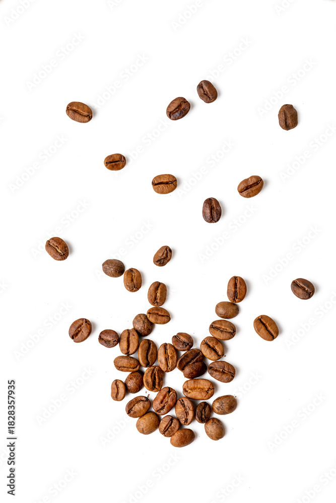 Naklejka premium The coffee bean isolate on white, high resolution image take from 45MP camera