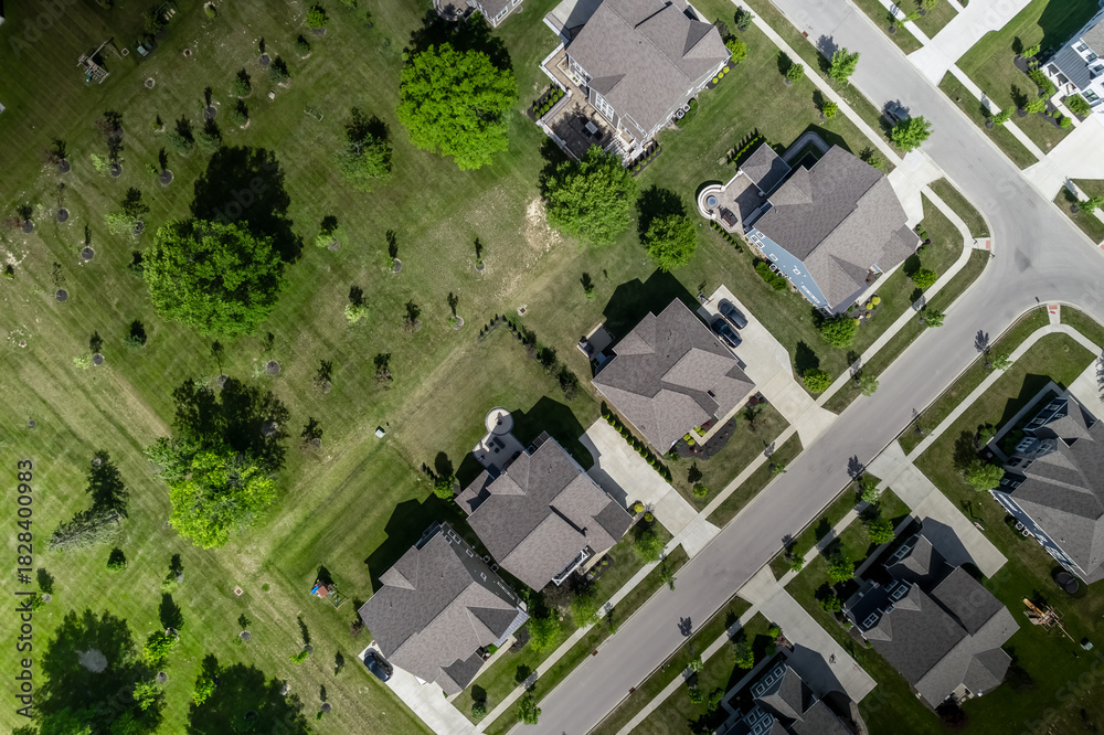 Fototapeta premium Aerial view of luxury homes top down view in a neighborhood in Columbus suburbs.