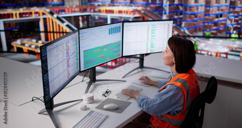 Plakat w ramie Efficient Warehouse Operator In Logistics Industry