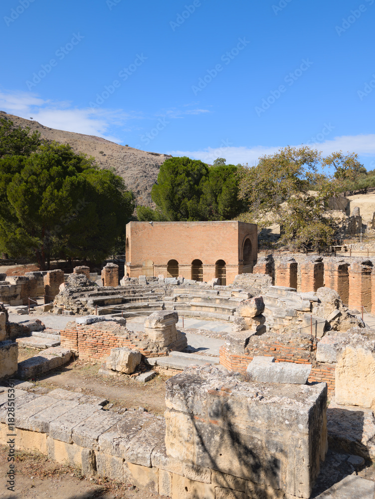 Obraz premium Remains of buildings at the Gortyna Archaeological Site on the Greek island of Crete
