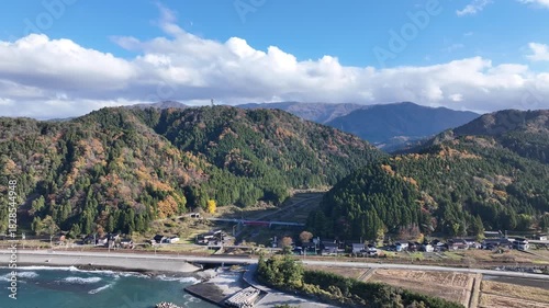 日本の富山県東部の朝日町笹川地区周辺の海岸線