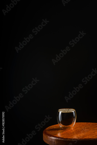 café con el fondo negro