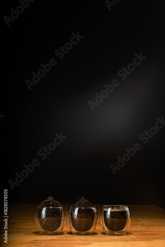 Café con fondo negro
