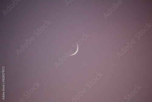 ぎりぎり三日月